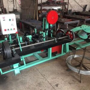 Una máquina elaboradora de alambre de púas es un equipo mecánico o electromecánico diseñado específicamen