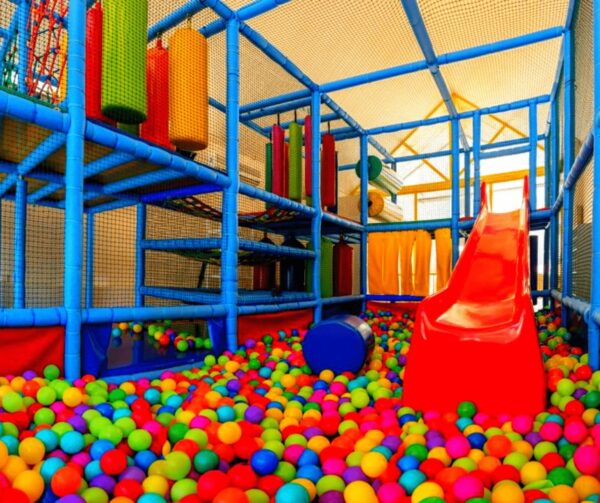 Parques Playground Cubiertos 4 Niveles 600 M2 MED QAHGY567YU